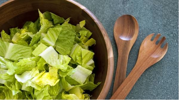 the-nutrients-in-romaine-lettuce-provide-multiple-health-benefits