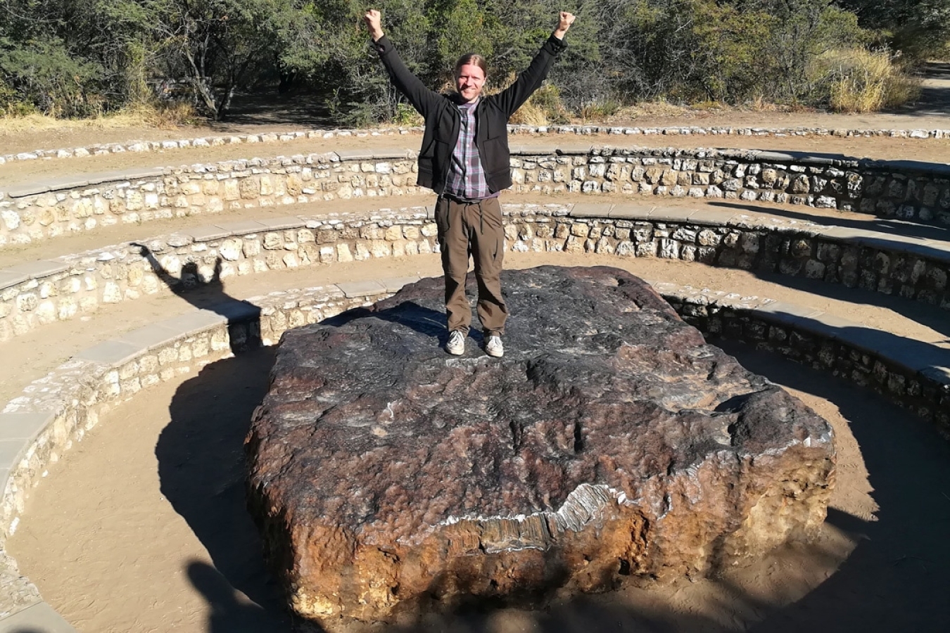 Гоба. Метеорит Гоба. Гоба в Намибии. Метеорит в Намибии. Гоба гигачад.