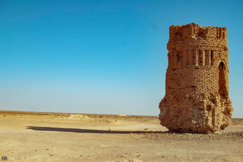 صورة موضوع : منارة موقدة العراقية : نارٌ للحجيج والإنذار