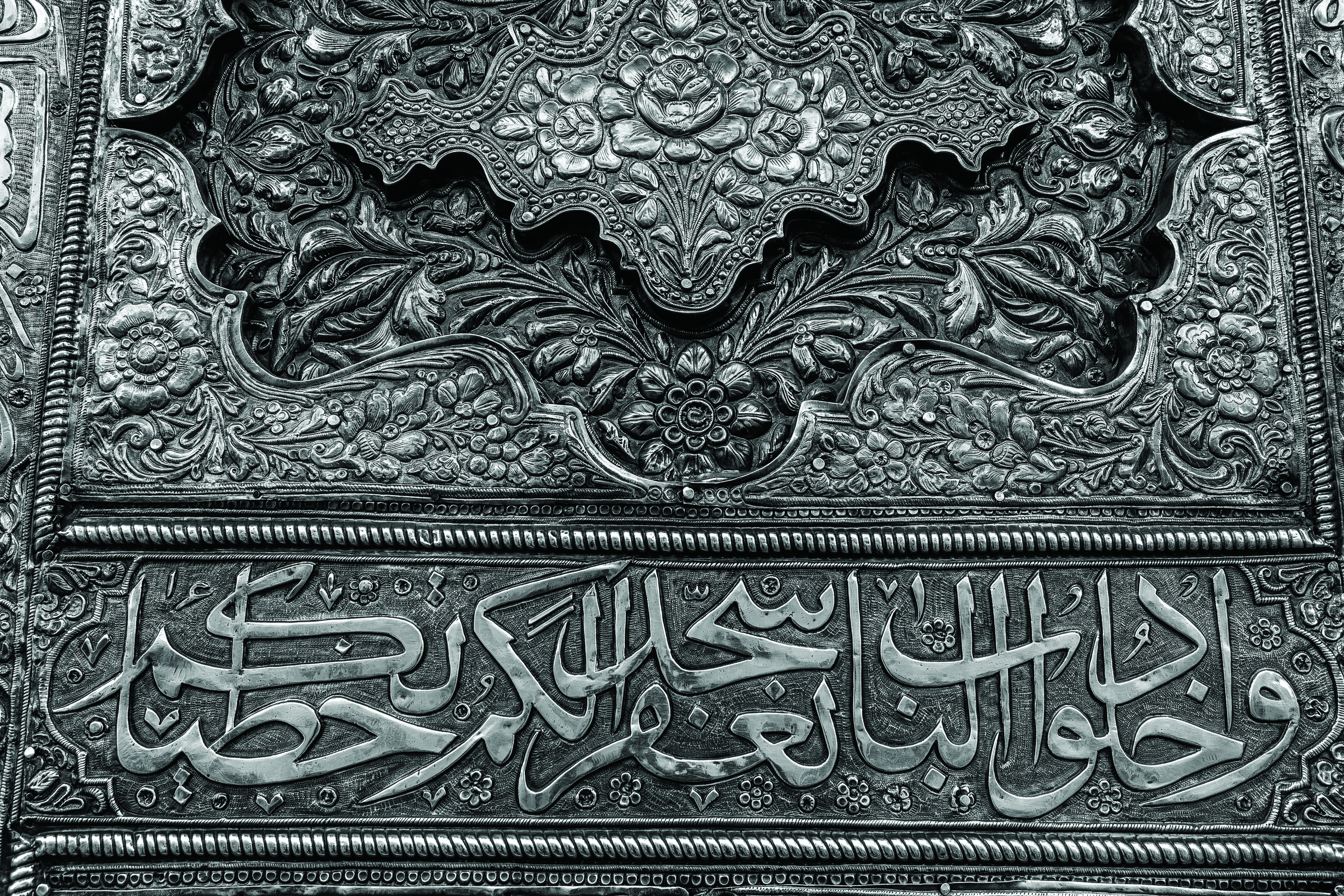 زخارف ونقوش أبواب حرم ابي الفضل العباس