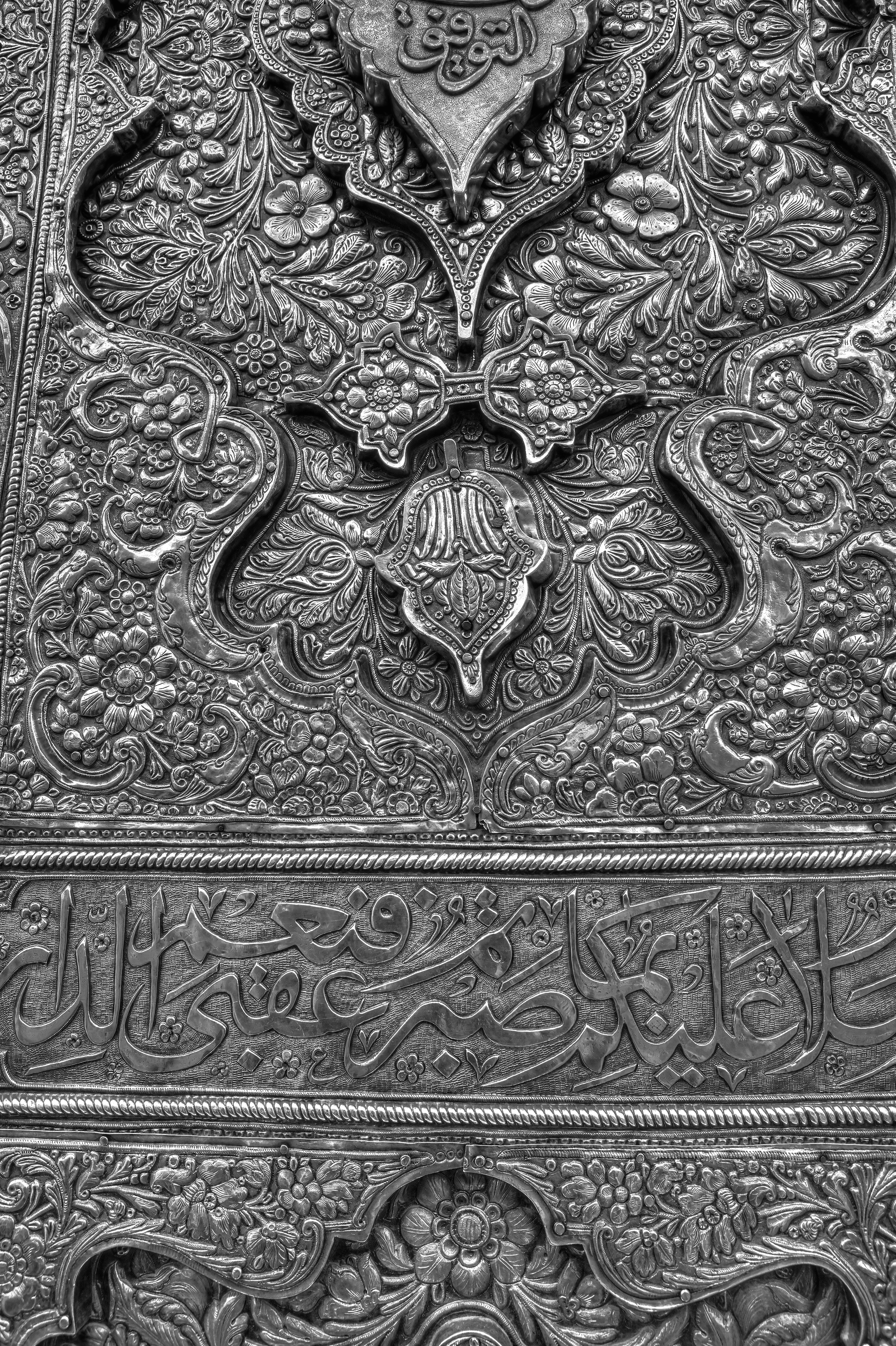 زخارف ونقوش أبواب حرم ابي الفضل العباس
