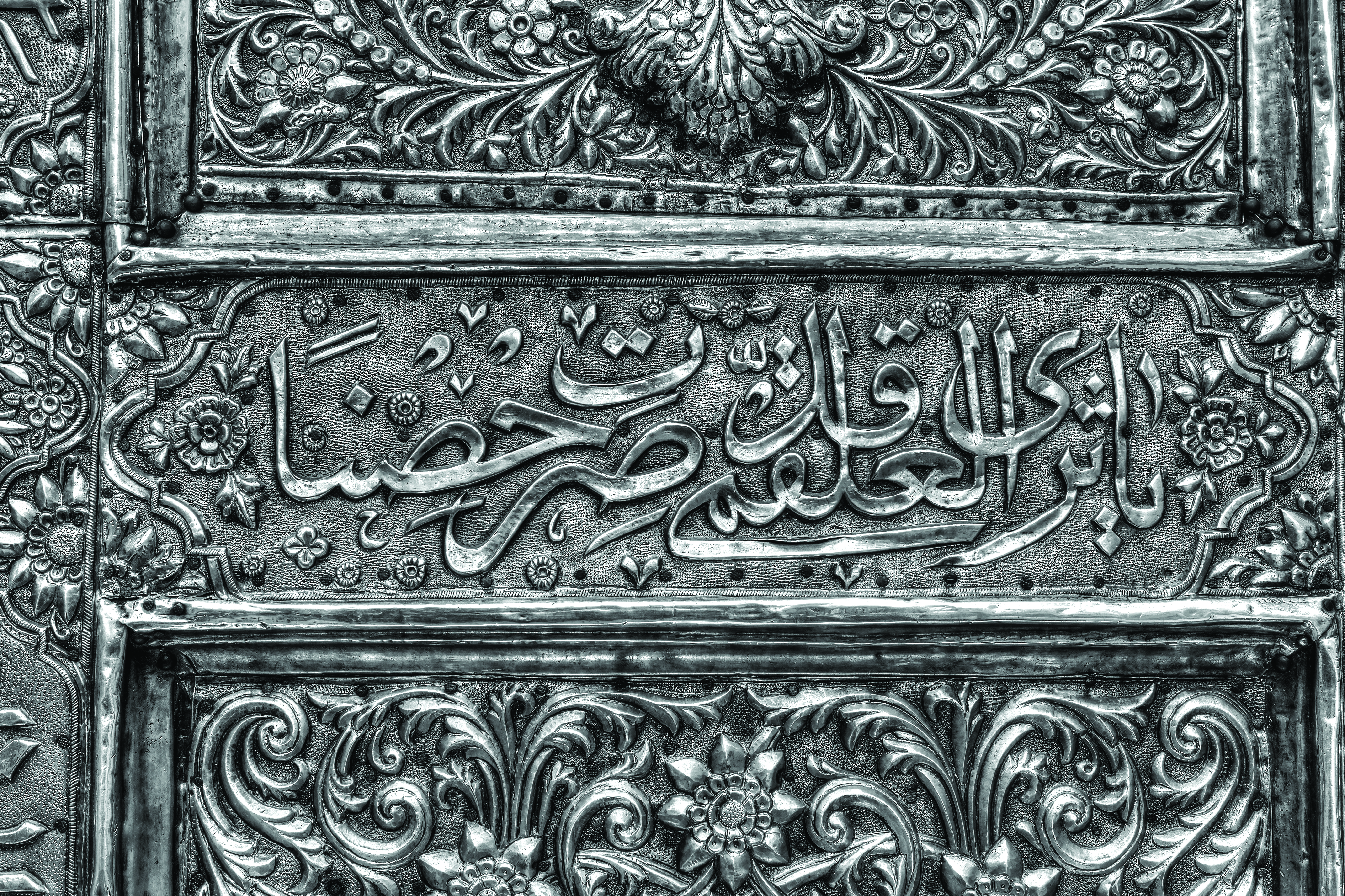 زخارف ونقوش أبواب حرم ابي الفضل العباس