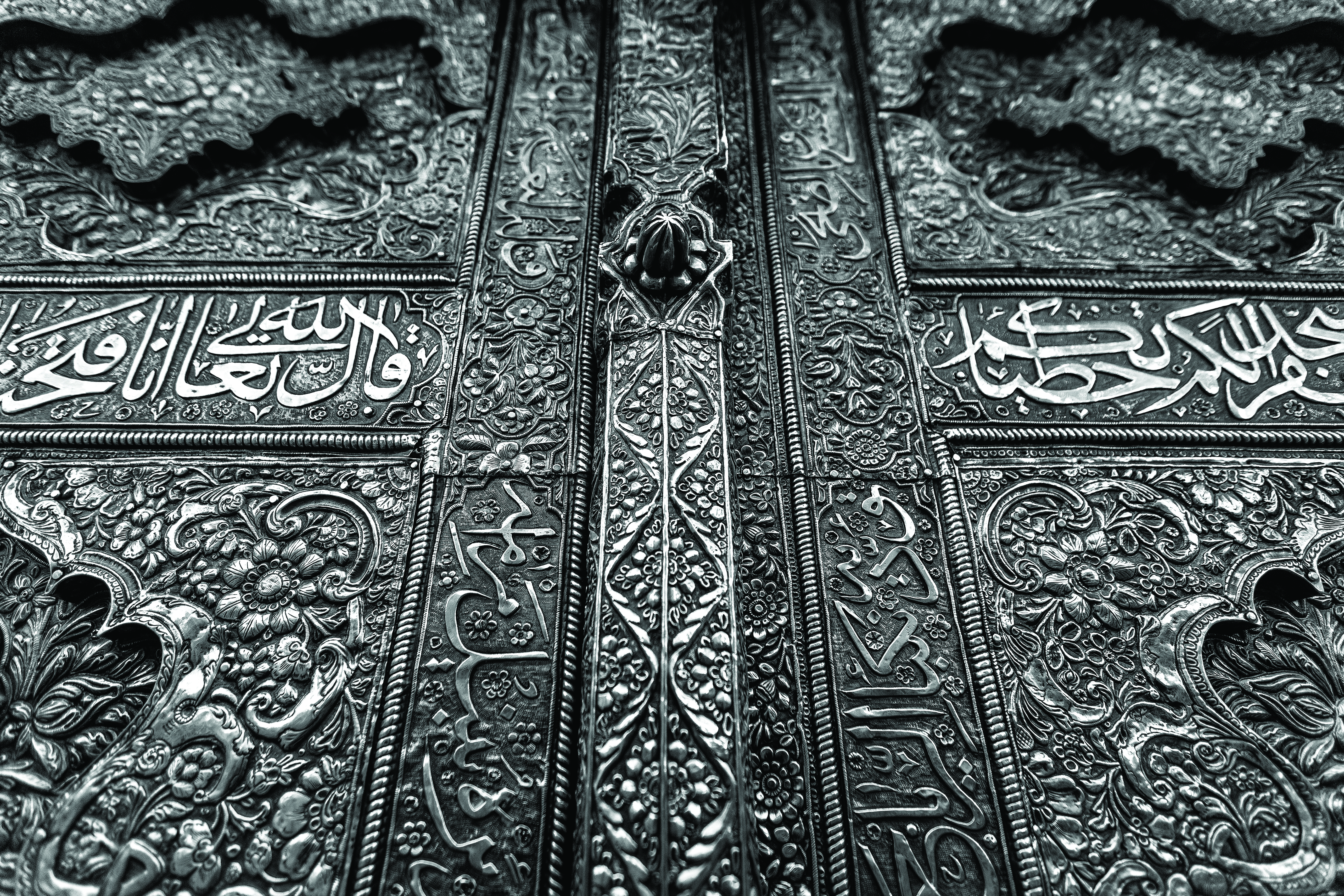 زخارف ونقوش أبواب حرم ابي الفضل العباس