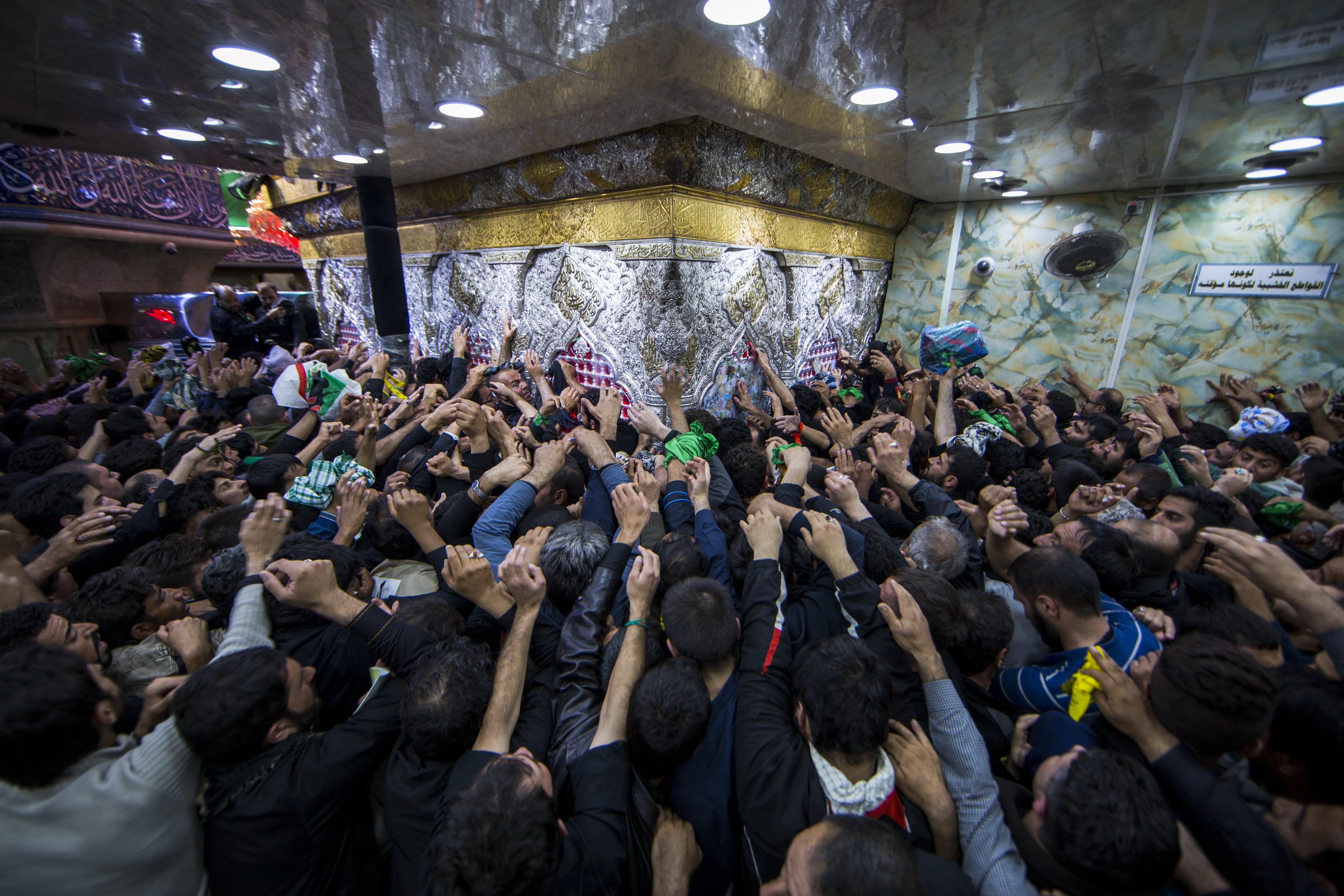 ضريح الإمام الحسين (عليه السلام)
