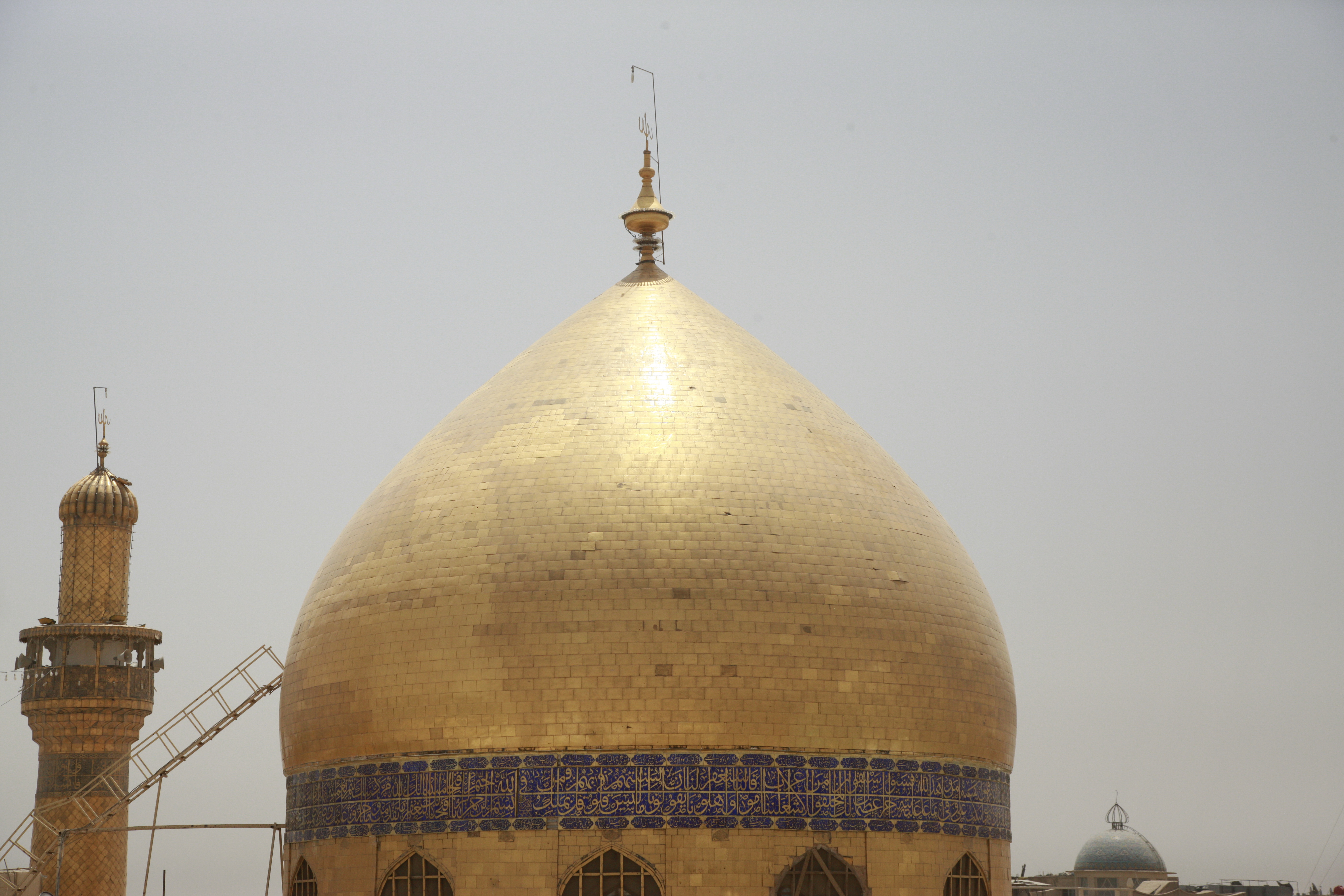 قبة و منارة حرم الإمام علي (عليه السلام)