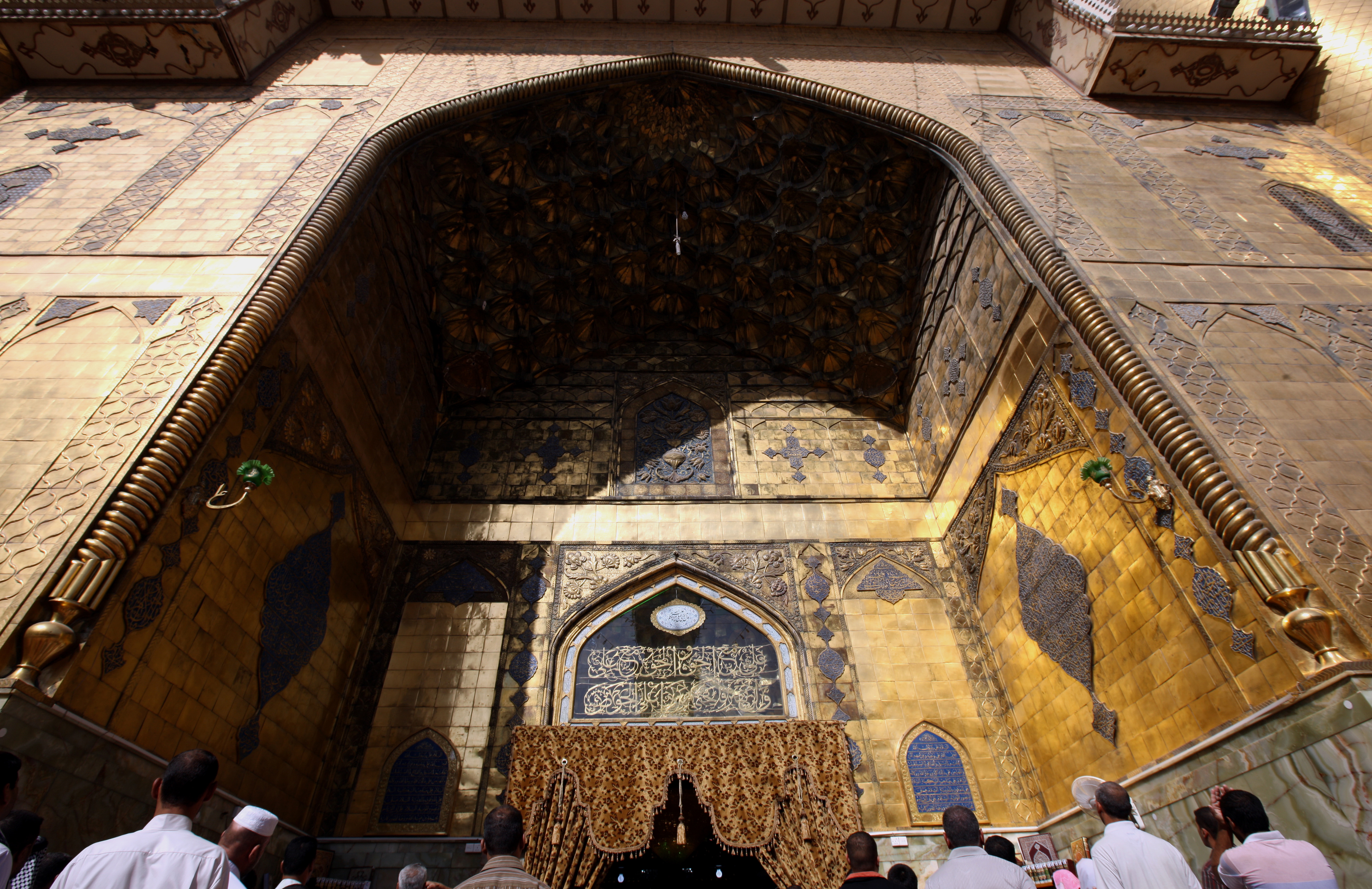 مرقد الامام علي (عليه السلام))
