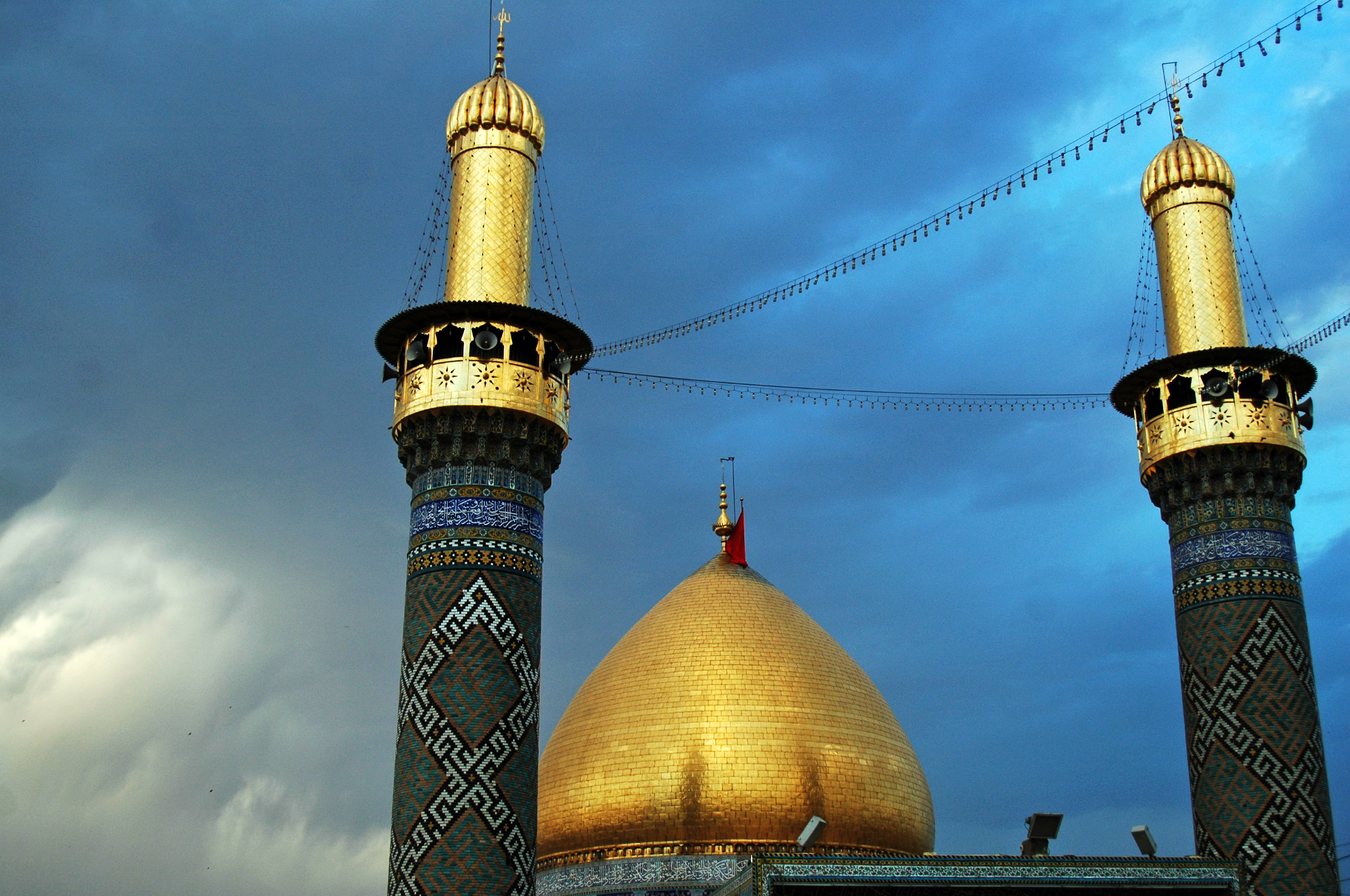 منائر  وقبة ابي الفضل العباس (عليه السلام)