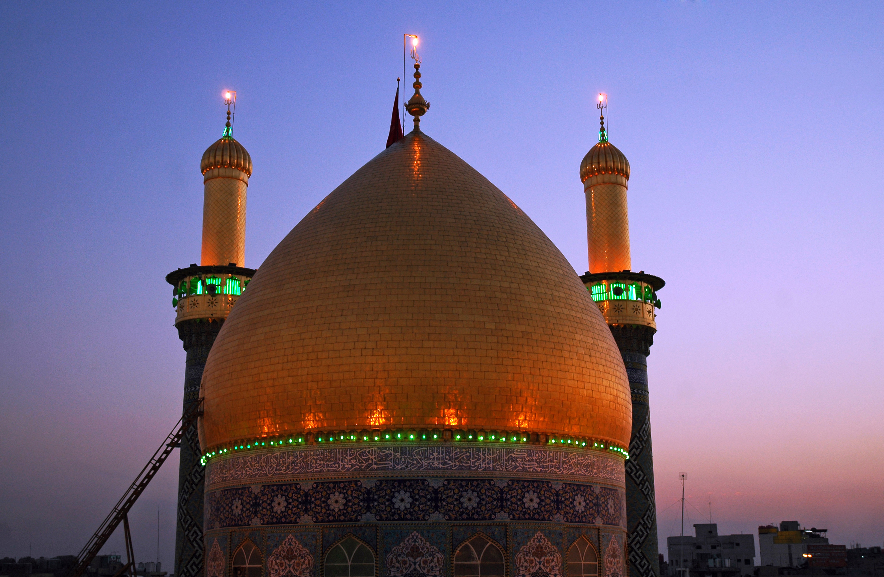 منائر  وقبة ابي الفضل العباس (عليه السلام)