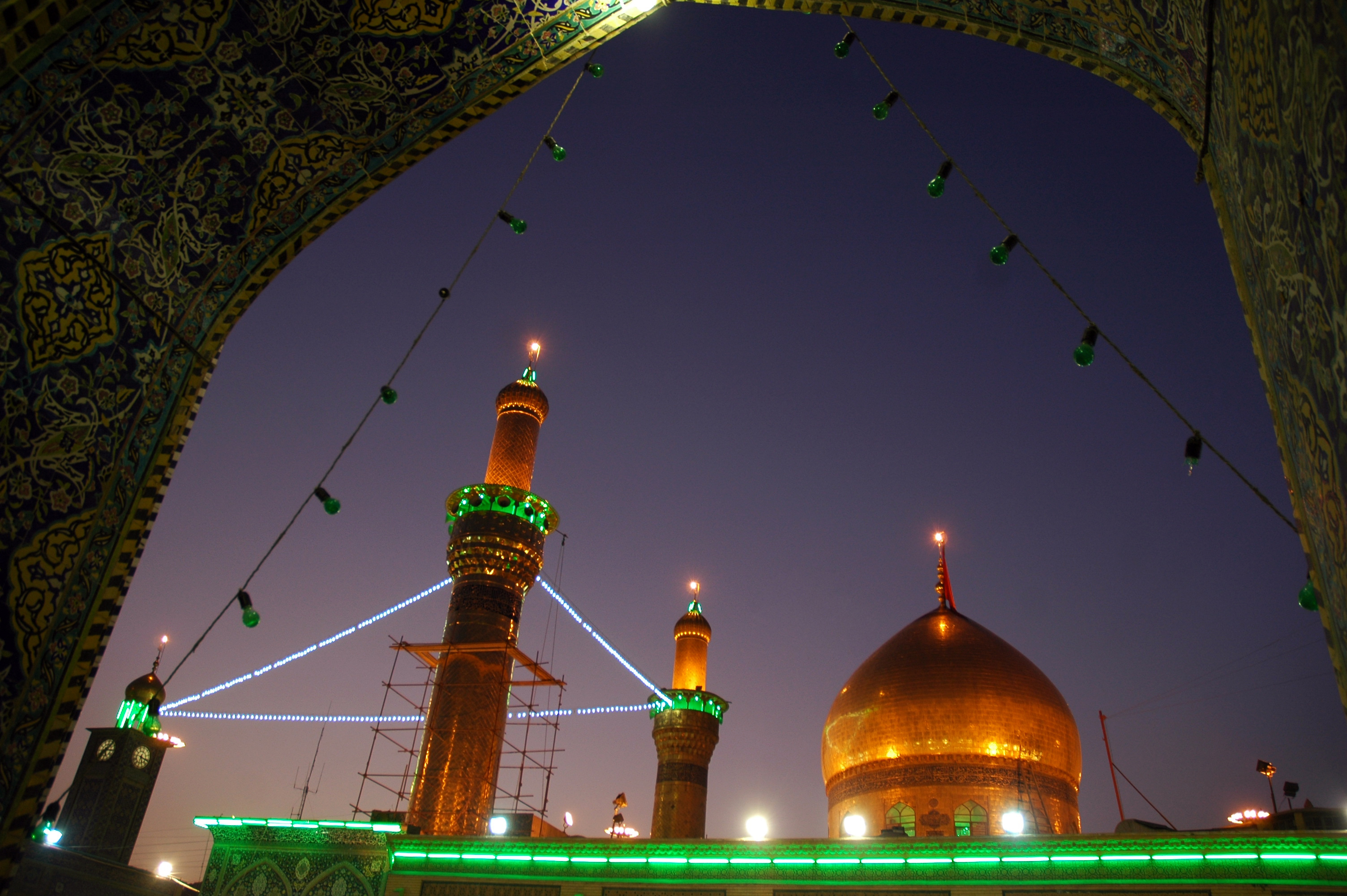 منائر  وقبةالامام الحسين (عليه السلام)