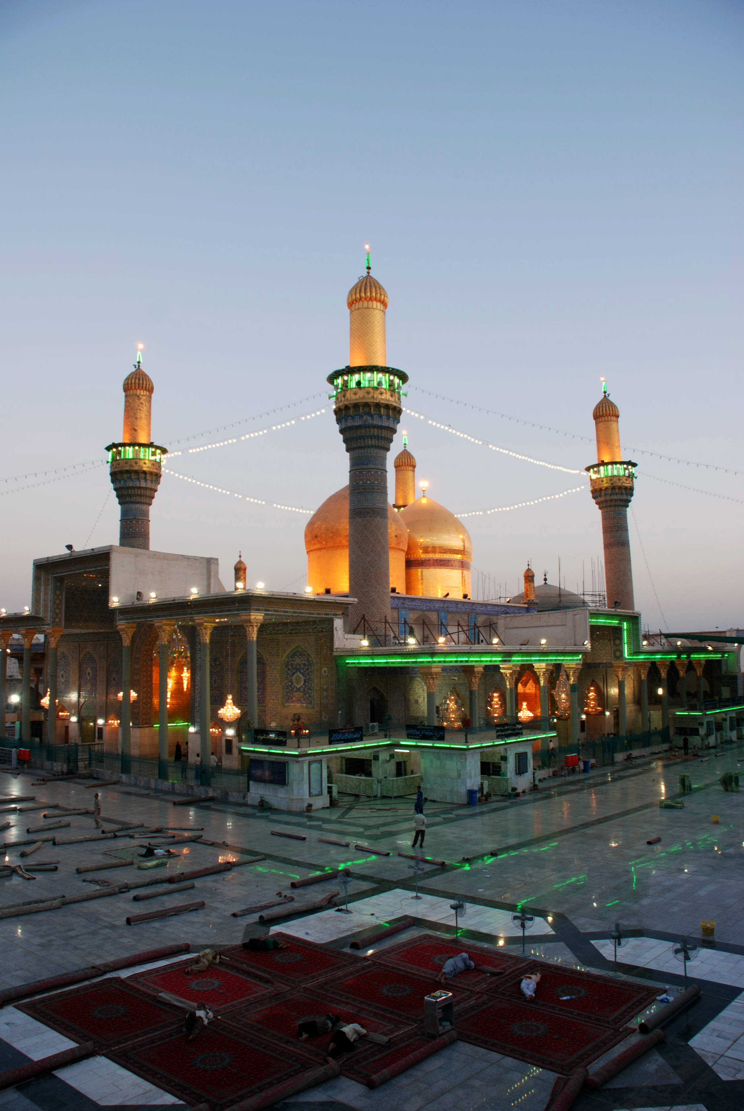 مرقد الاماميين الكاظمين (عليهم السلام)