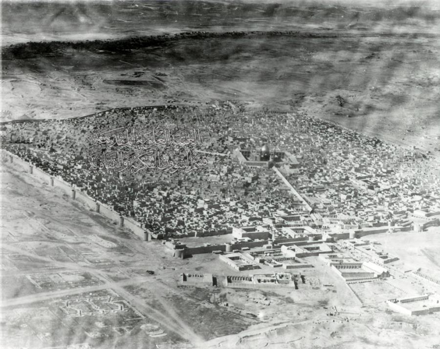 صورة قديمه لمرقد الامام علي (عليه السلام )
