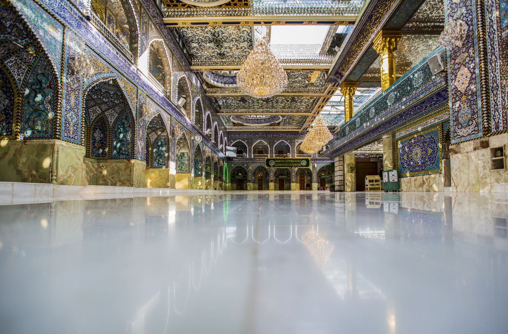 صحن الامام العباس (عليه السلام))