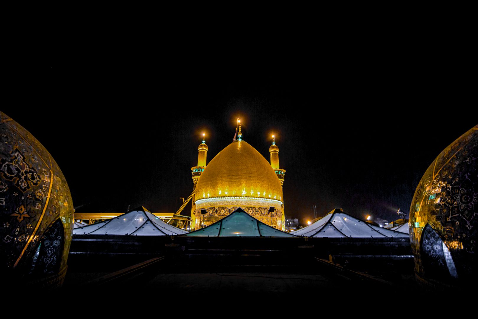 منائر  وقبة ابي الفضل العباس (عليه السلام)