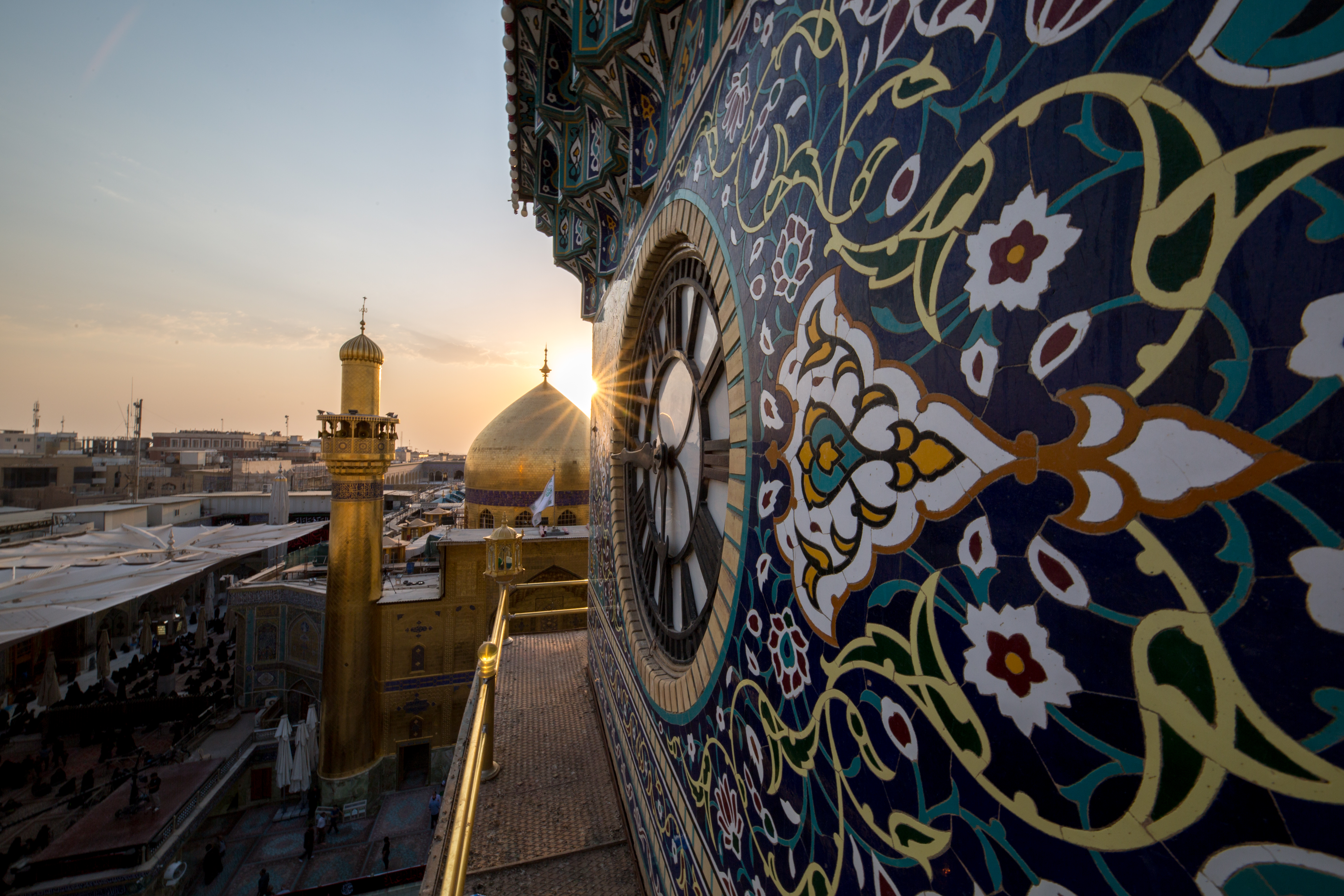 مرقد الامام علي (عليه السلام))