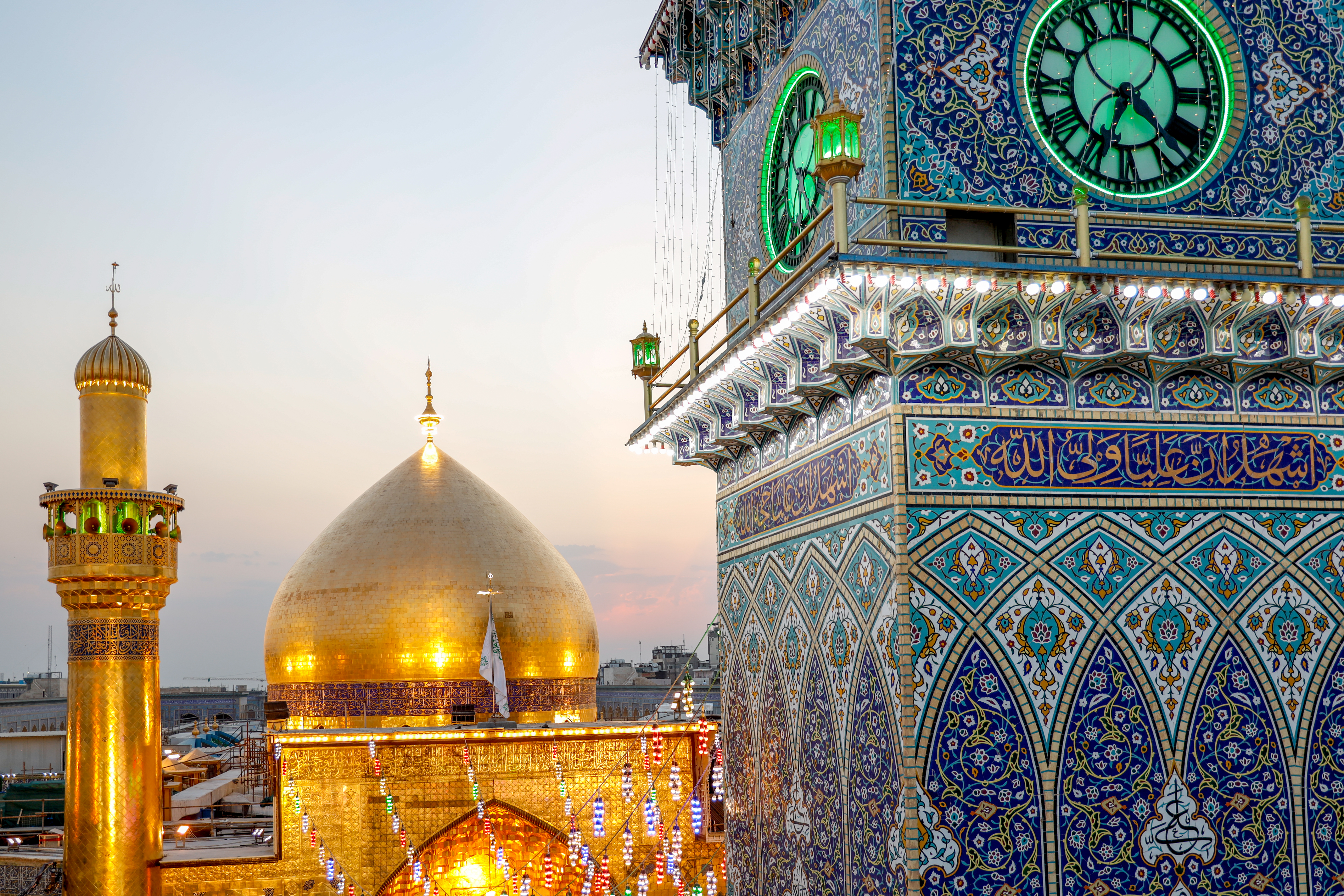 منائر  وقبة  حرم الامام علي  (عليه السلام)