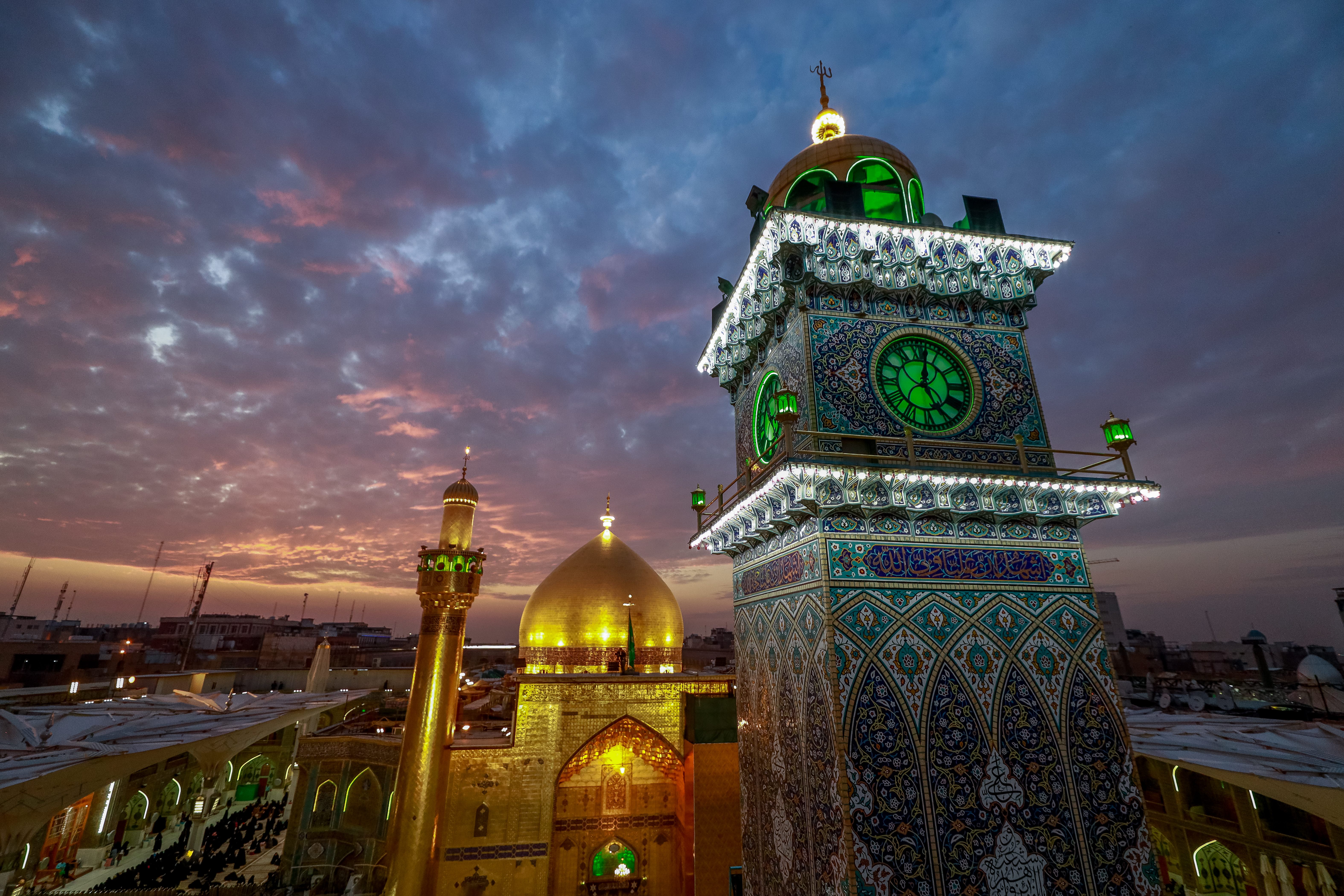 منائر  وقبة حرم الامام علي (عليه السلام)