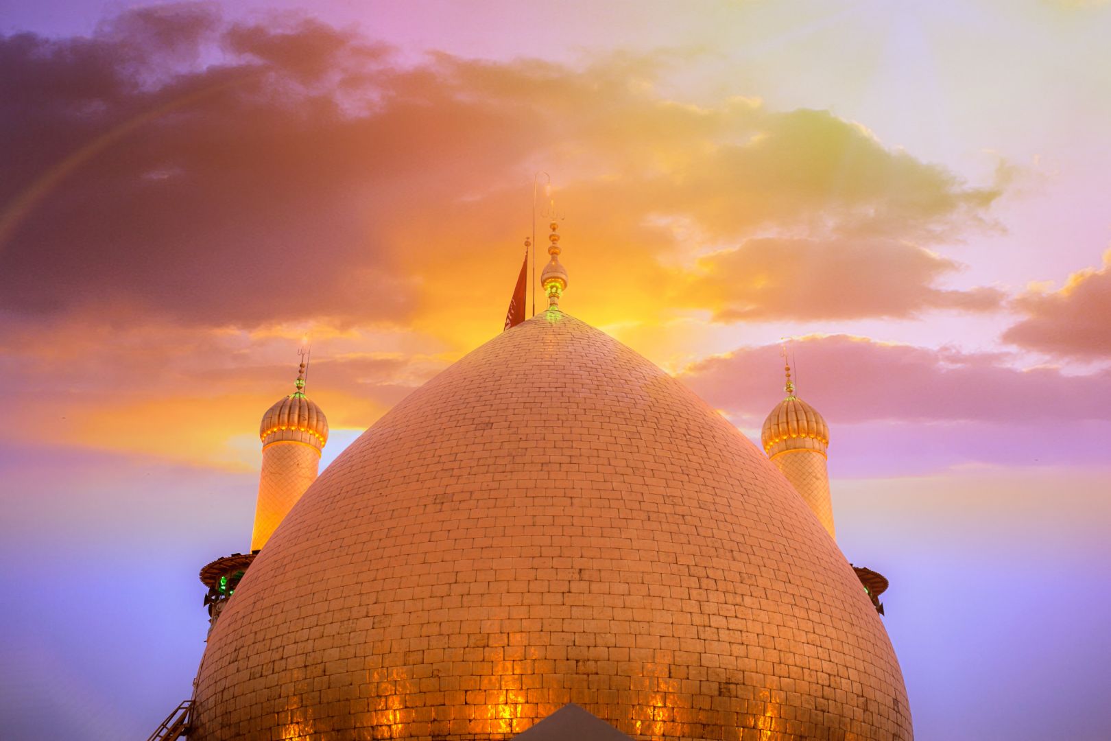 منائر  وقبة ابي الفضل العباس (عليه السلام)