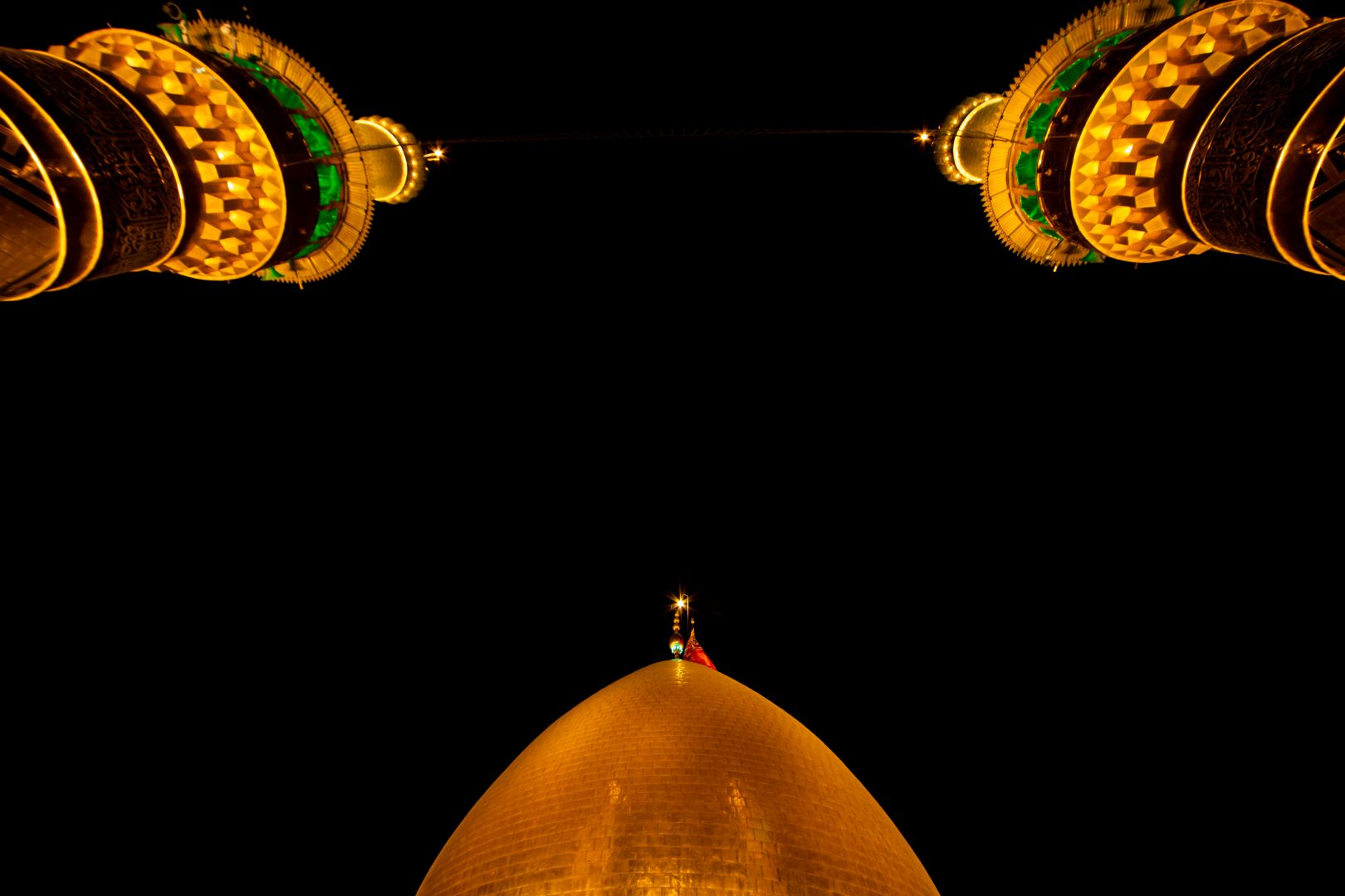 منائر  وقبة ابي الفضل العباس (عليه السلام)