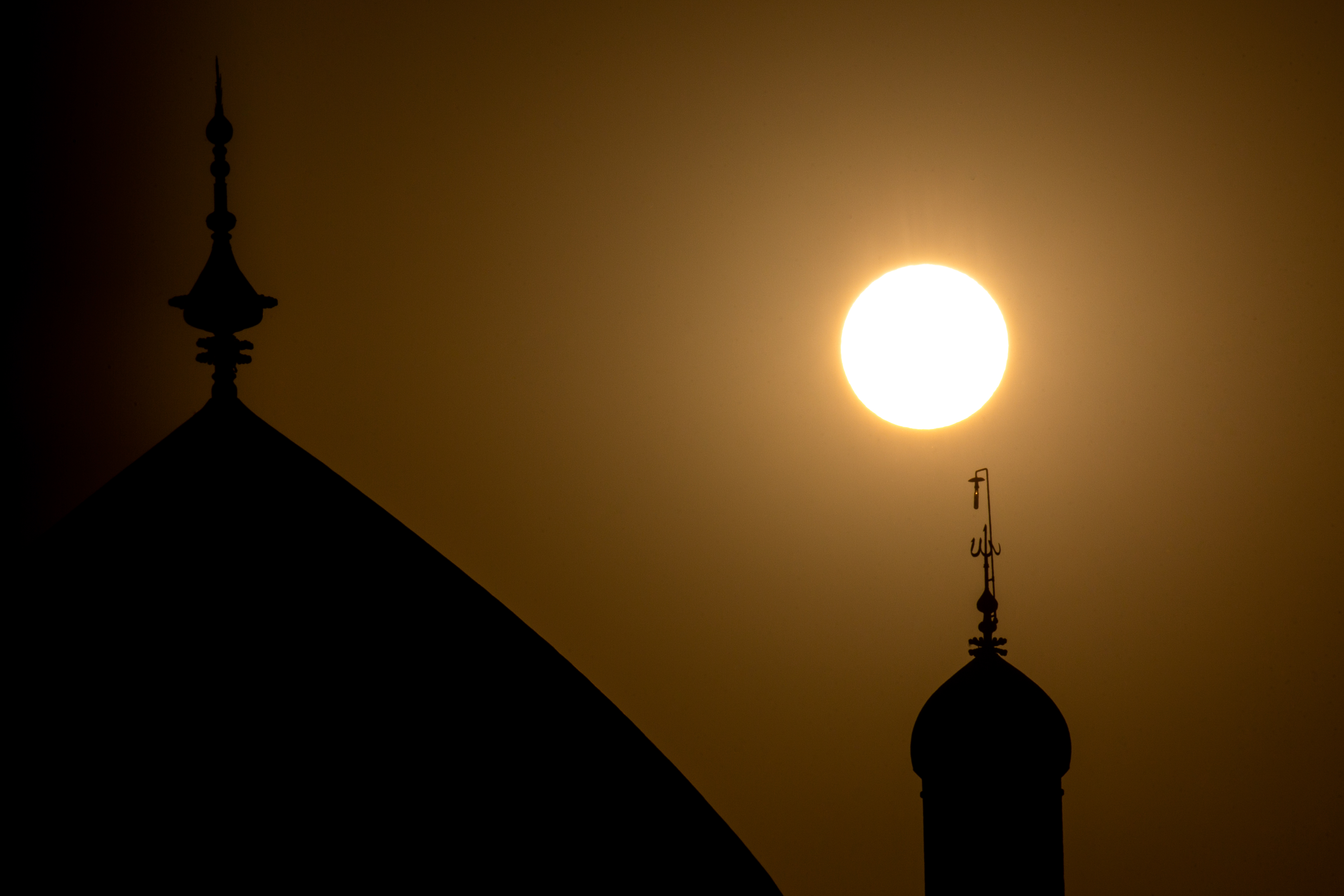 السلام عليك يا أمير المؤمنين