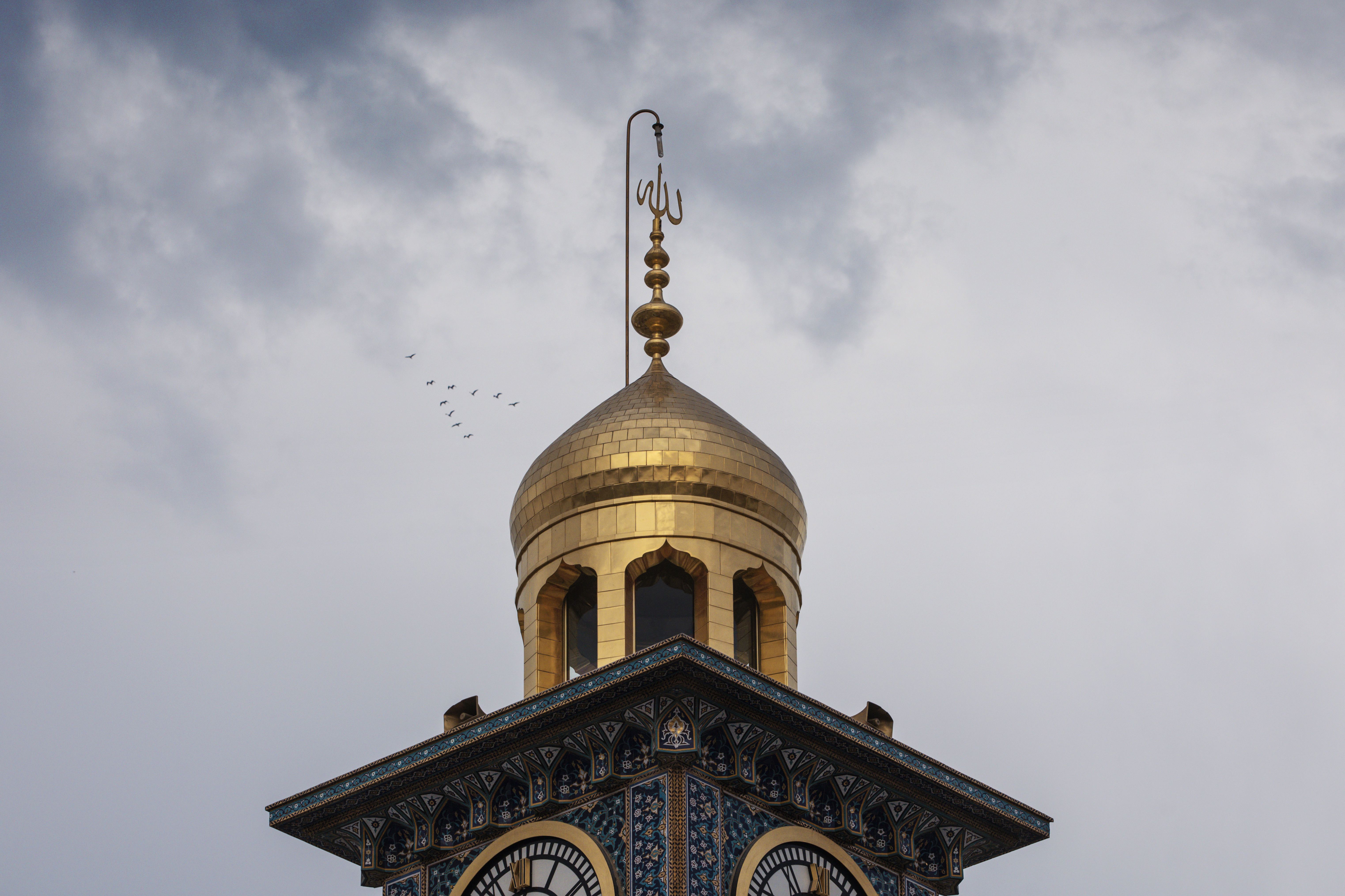 ساعة حرم الإمام الحسين