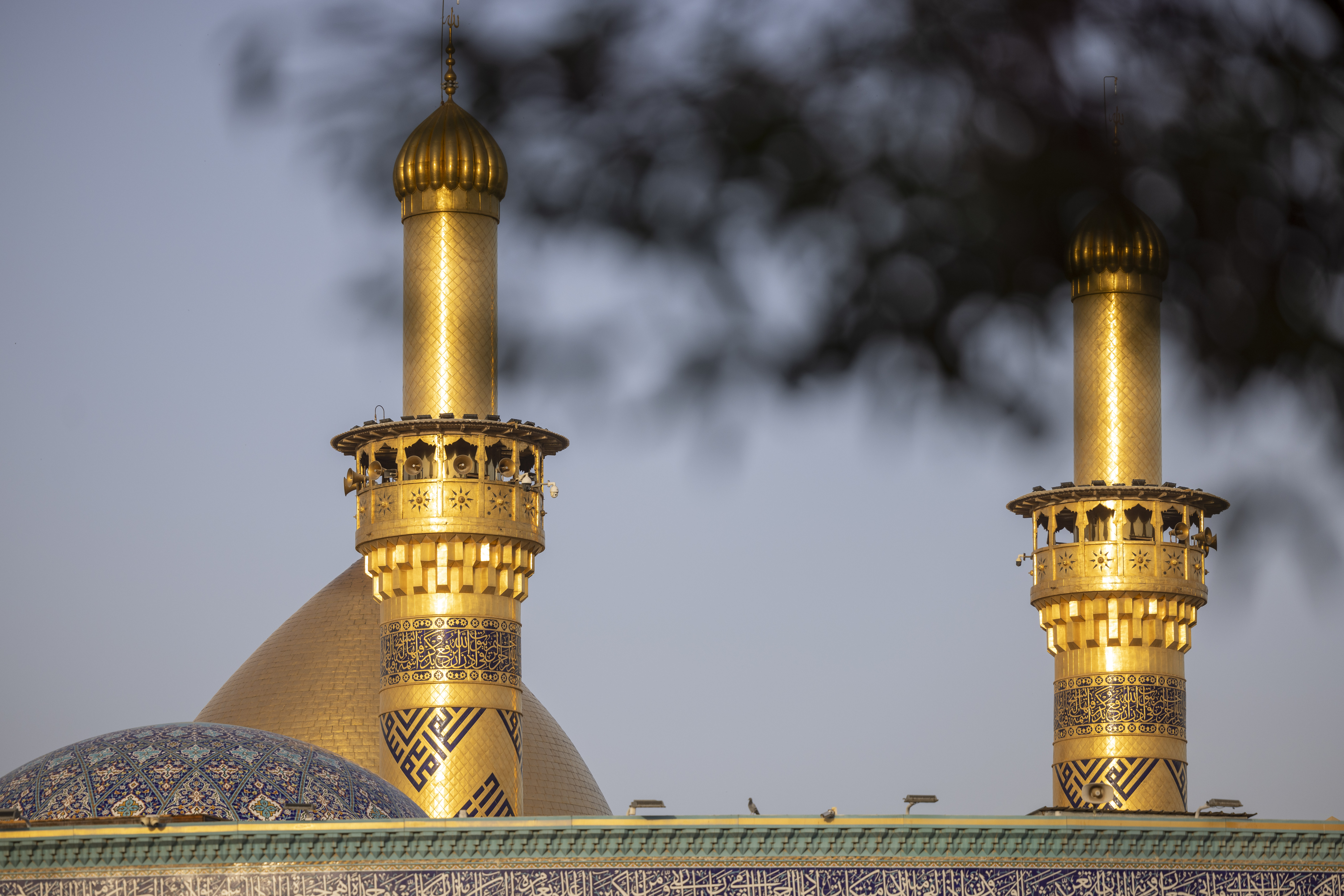 اللهم صل على محمد وآل محمد