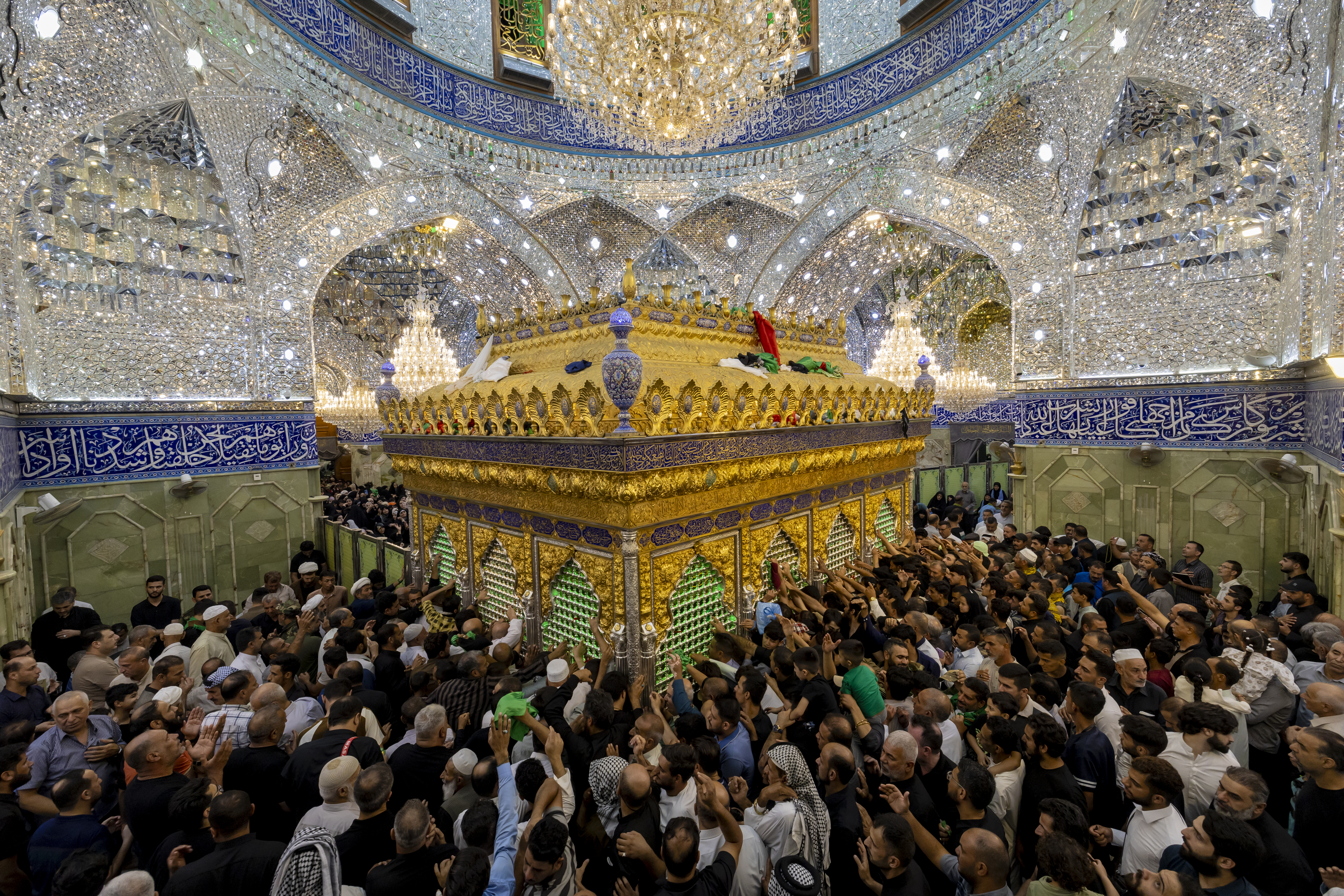 اللهم صل على محمد وآل محمد