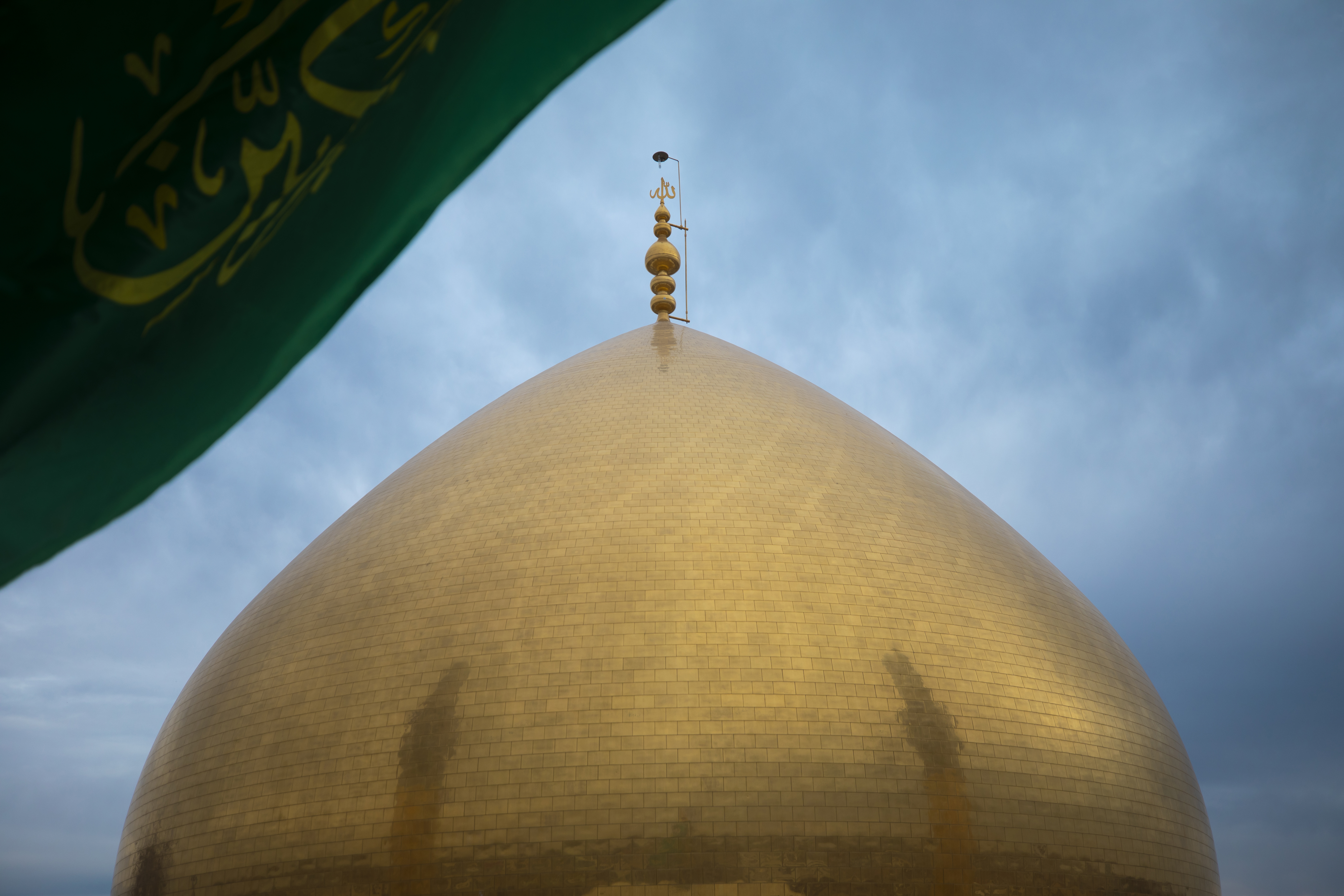 اللهم صل على محمد وآل محمد 