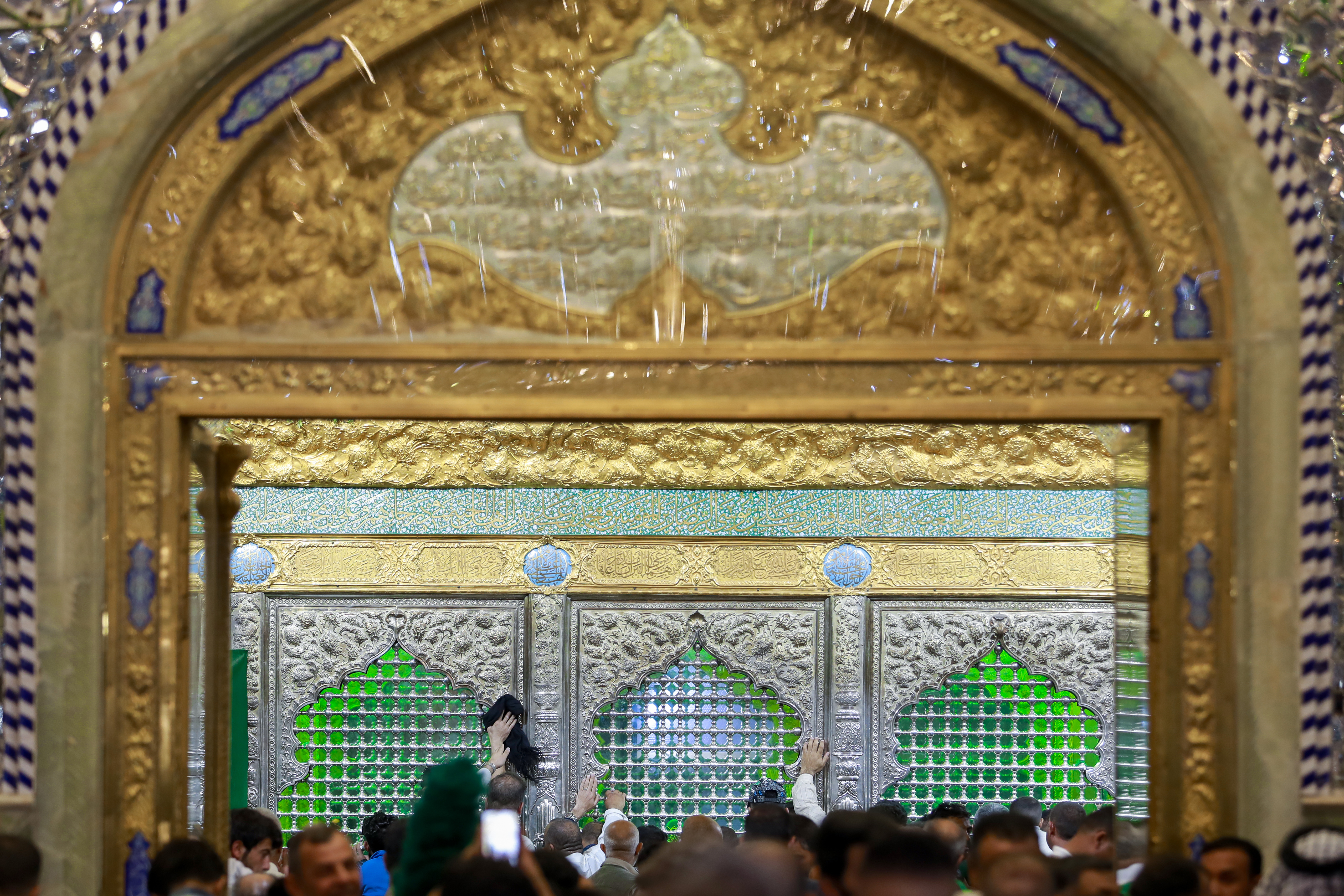 اللهم صل على محمد وآل محمد 