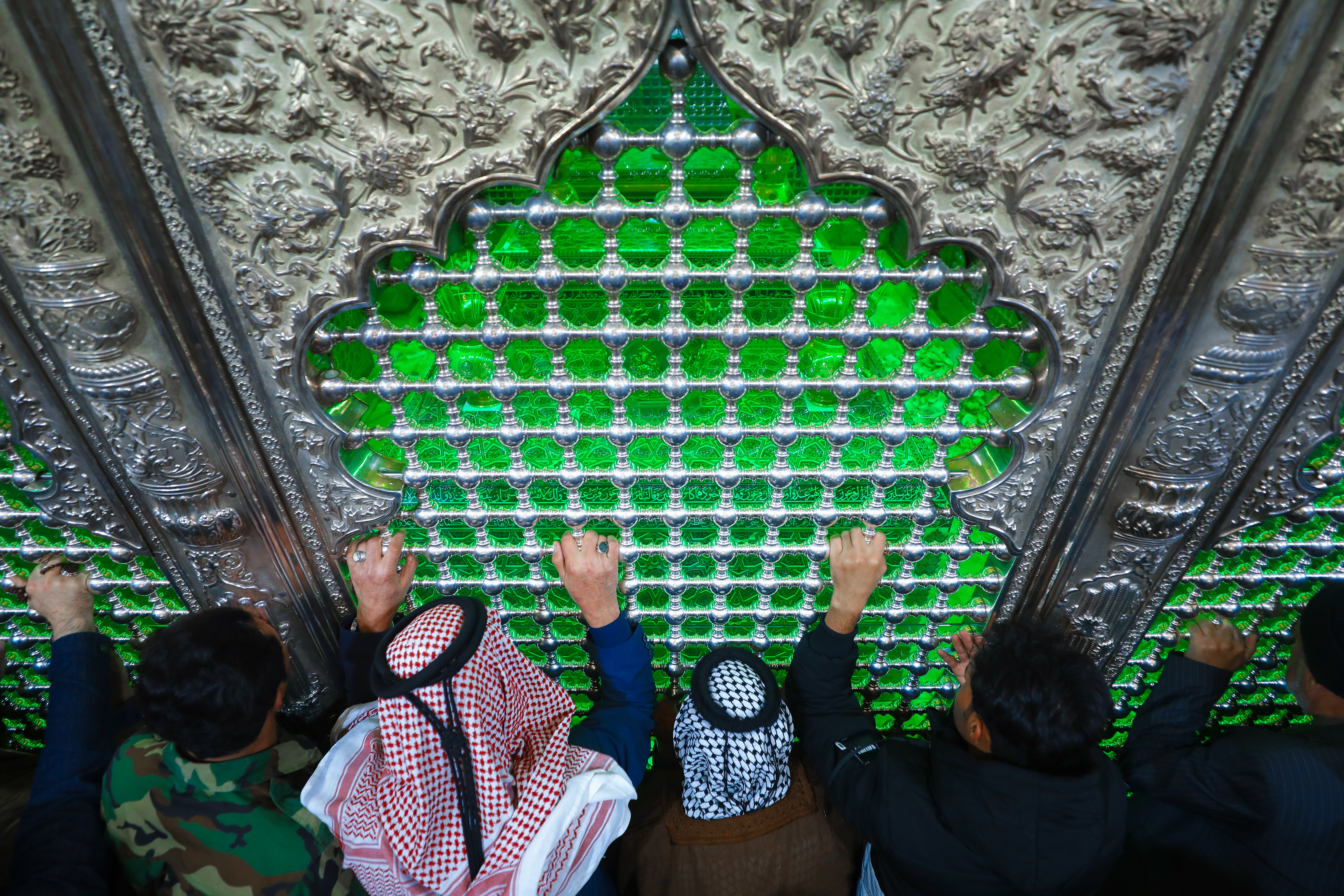 اللهم صل على محمد وآل محمد 