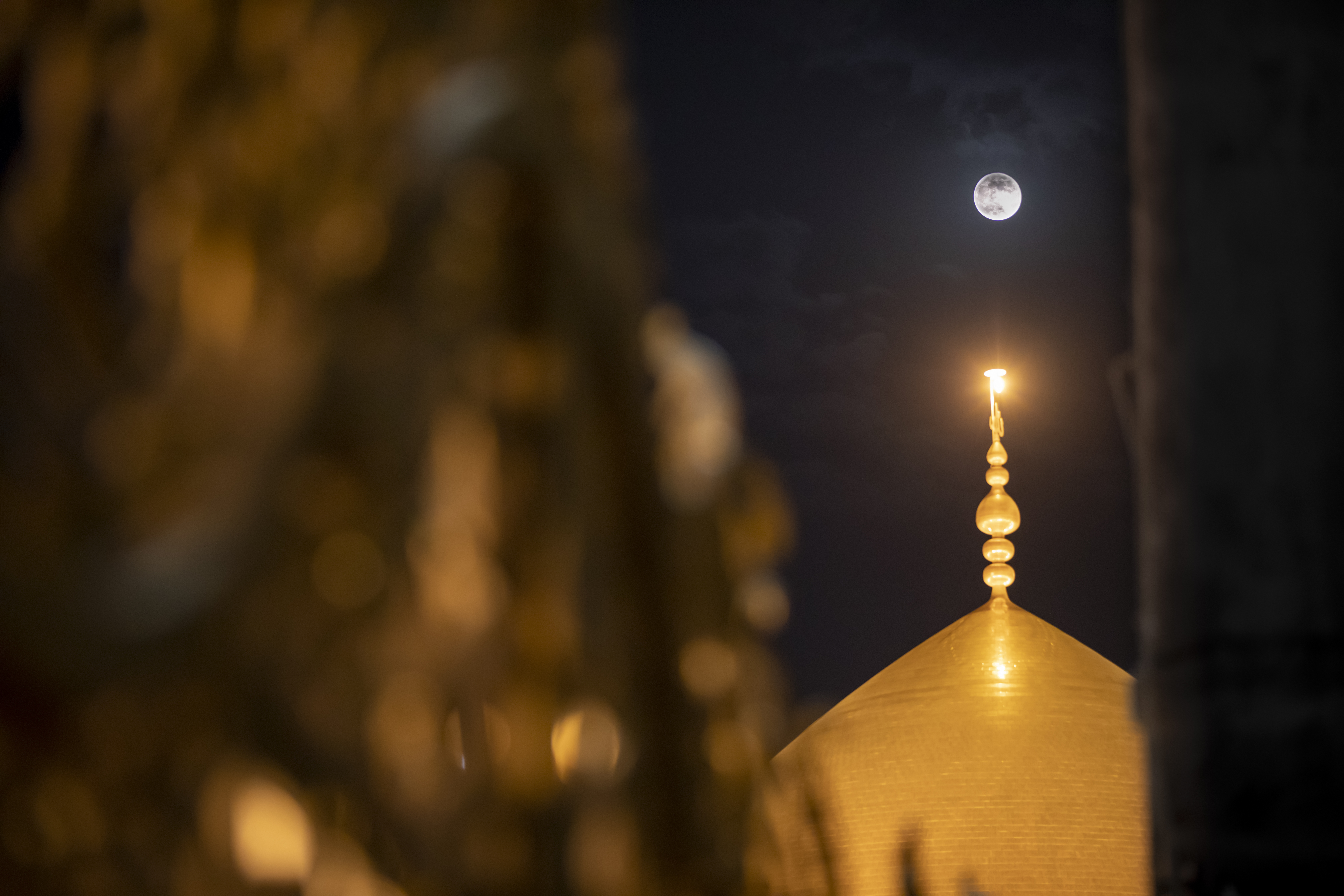 اللهم صل على محمد وآل محمد 