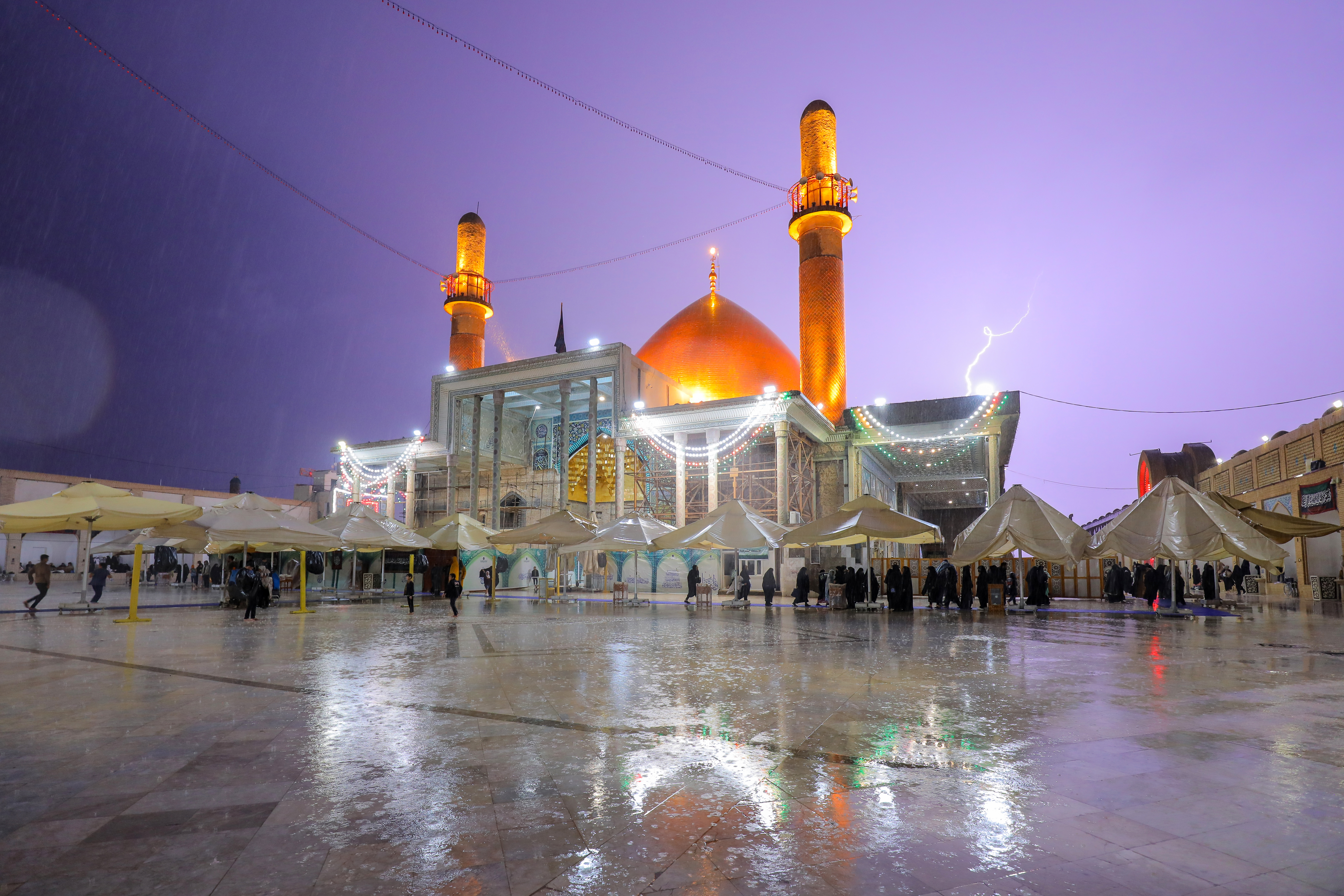 اللهم صل على محمد وآل محمد 