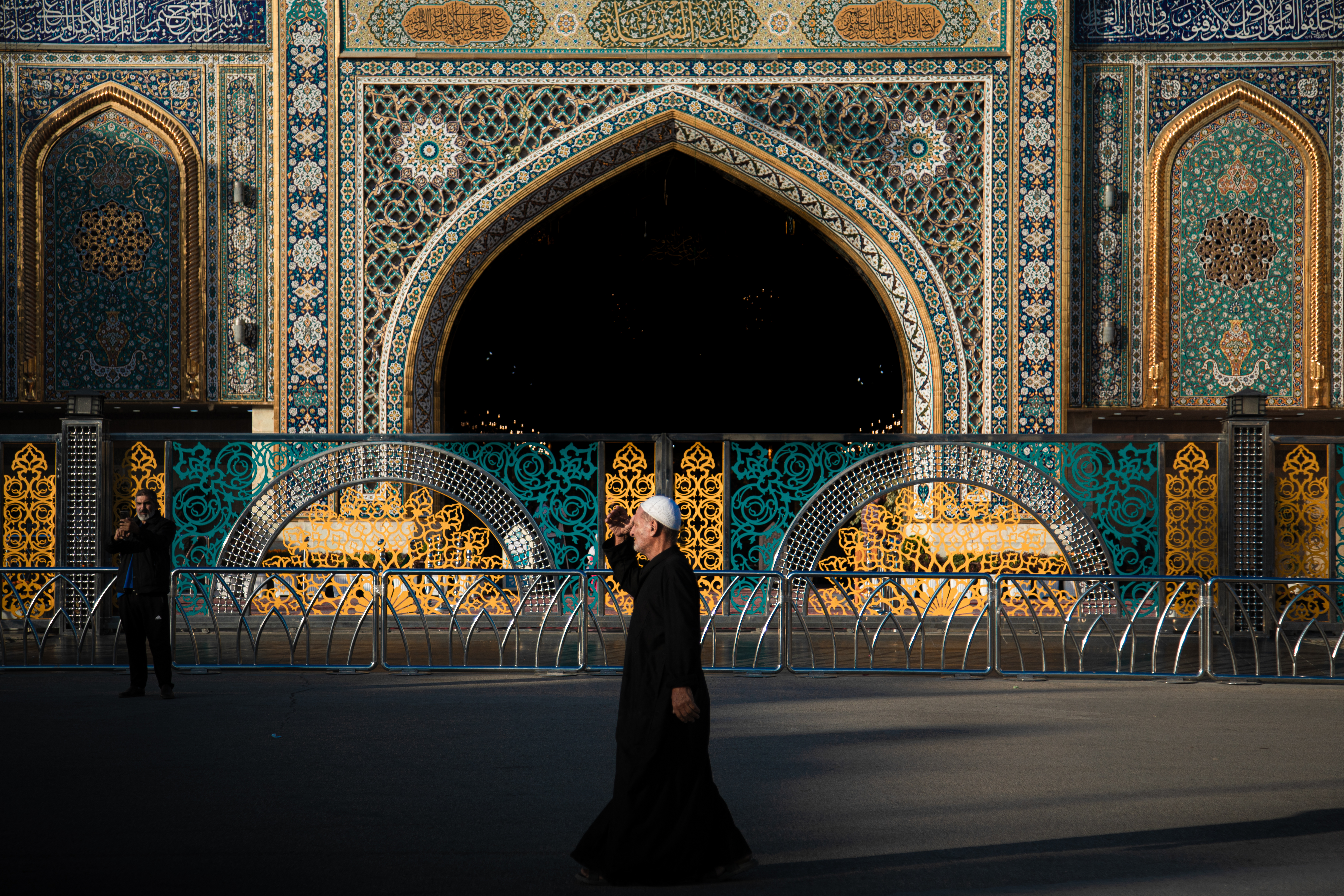 اللهم صل على محمد وآل محمد 