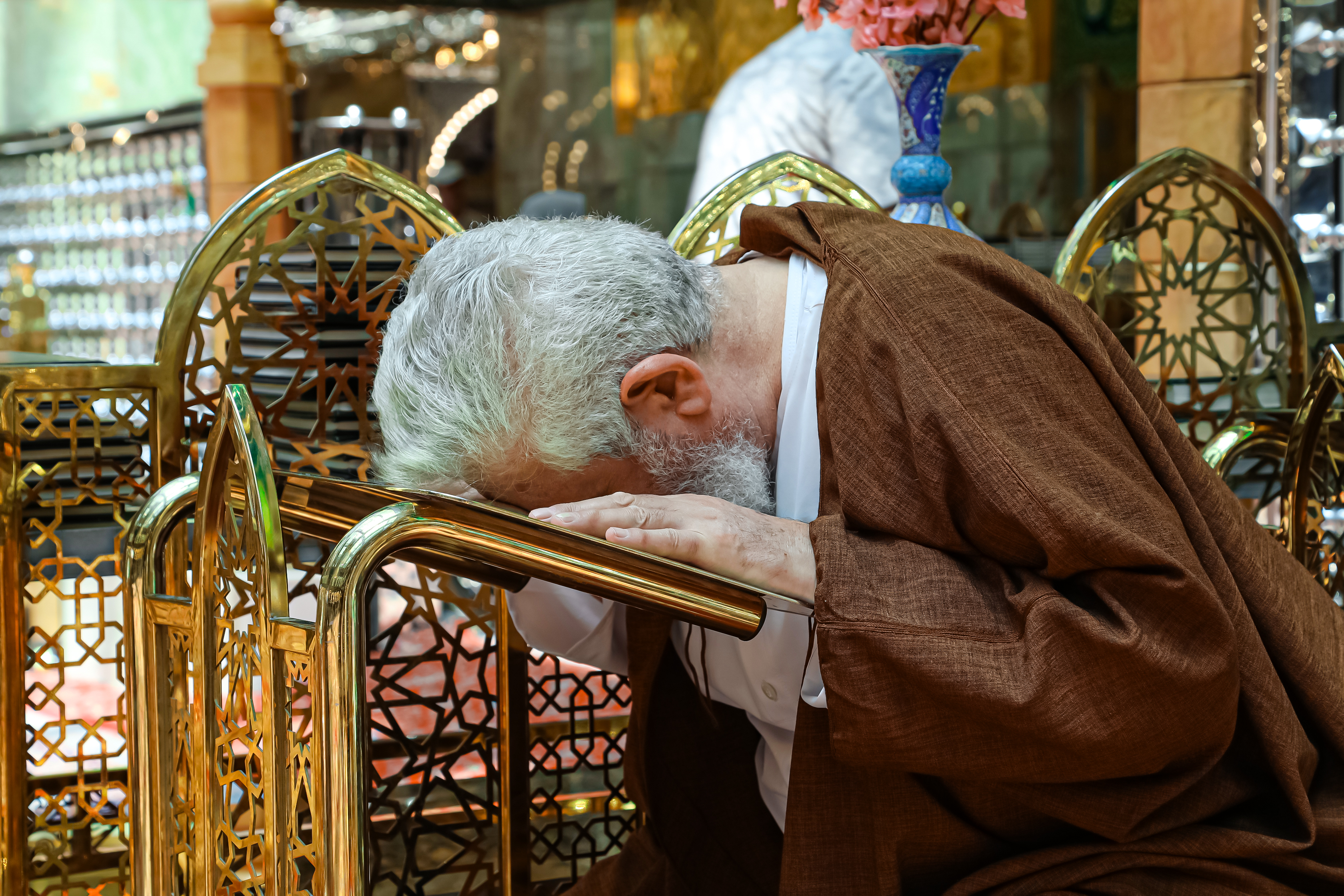 اَلسَّلامُ عَلَيْكَ يَا أَبَا الْفَضْلِ الْعَبَّاسَ بْنَ أَمِيرِ الْمُؤْمِنينَ