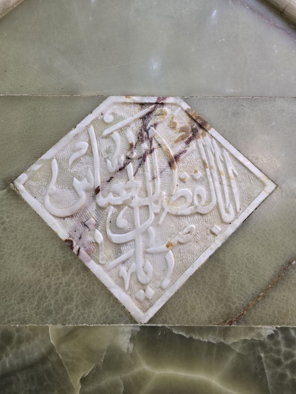 اَلسَّلامُ عَلَيْكَ يَا أَبَا الْفَضْلِ الْعَبَّاسَ بْنَ أَمِيرِ الْمُؤْمِنينَ ، اَلسَّلامُ عَلَيْكَ يَابْنَ سَيِّدِ الْوَصِيِّينَ