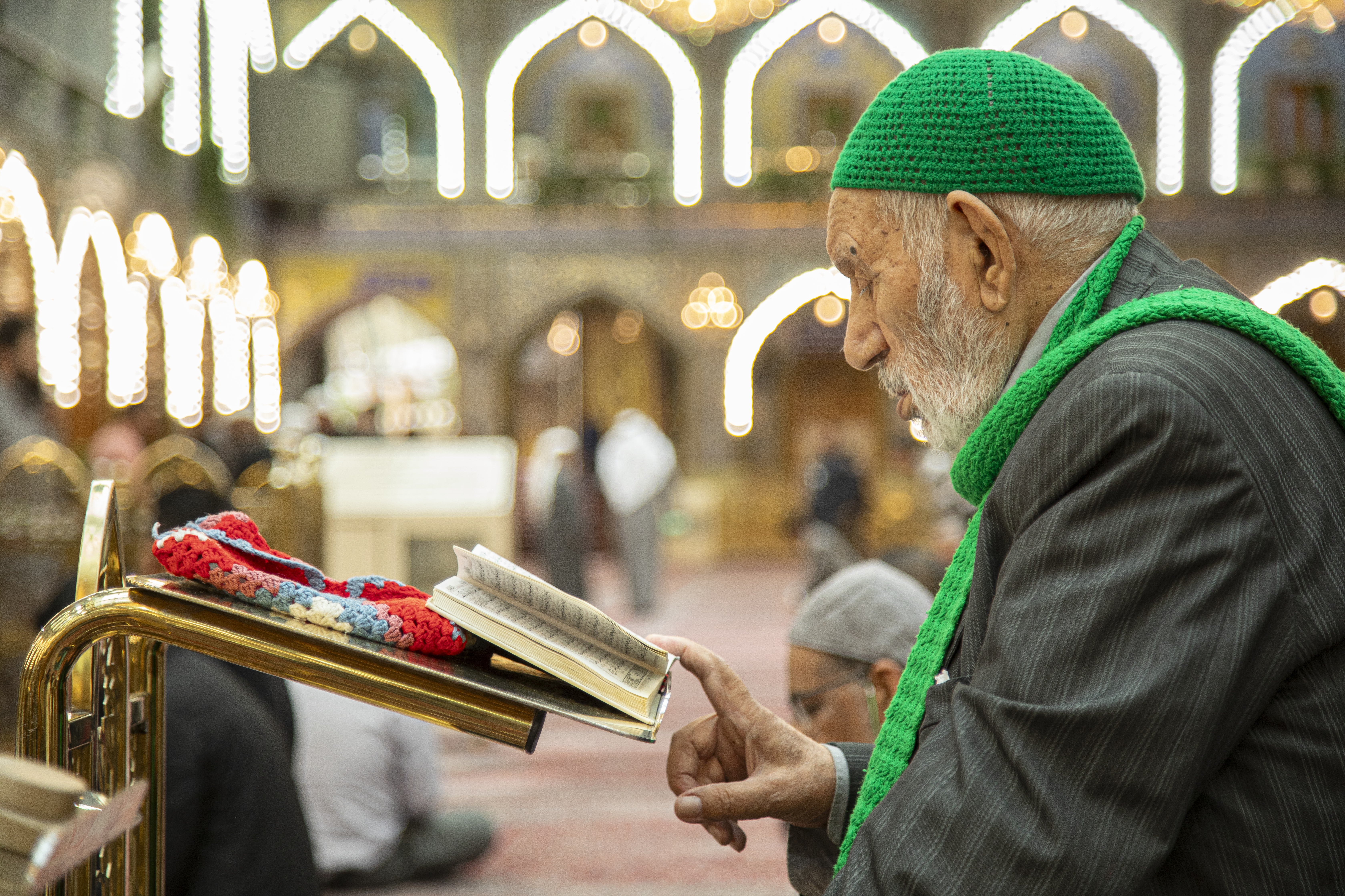  أجواء الدعاء في الصحن العباسي الشريف