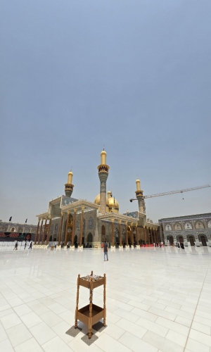 أَتَيْتُكَ يَابْنَ رَسُولِ اللهِ زائِراً ، عارِفاً بِحَقِّكَ مُقِرّاً بِفَضْلِكَ ، مُحْتَمِلاً لِعِلْمِكَ ، مُحْتَجِباً بِذِمَّتِكَ ، عائِذاً بِقَبْرِكَ ، لائِذاً بِضَرِيحِكَ ، مُسْتَشْفِعاً بِكَ إِلَى اللهِ ، مُوالِياً لِأَوْلِيائِكَ ، مُعادِياً لِأَعْدا