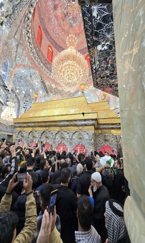 اَلسَّلامُ عَلَيْكَ يَا أَبَا عَبْدِ اللهِ وَعَلَى الْأَرْوَاحِ الَّتِي حَلَّتْ بِفِنَائِكَ