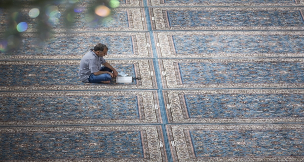 صحن الامام الحسين (عليه السلام)