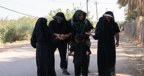  موكب أنصار الإمام الحسين (ع) يرحبون بزوار مشاية الأربعين