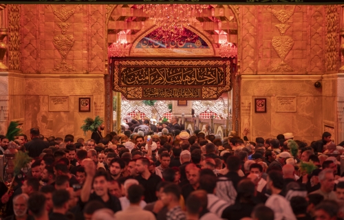 أجواء الزيارة في ليلة الجمعة عند مرقد الإمام الحسين (ع)