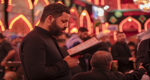 أجواء الزيارة في ليلة الجمعة عند مرقد الإمام الحسين (ع)