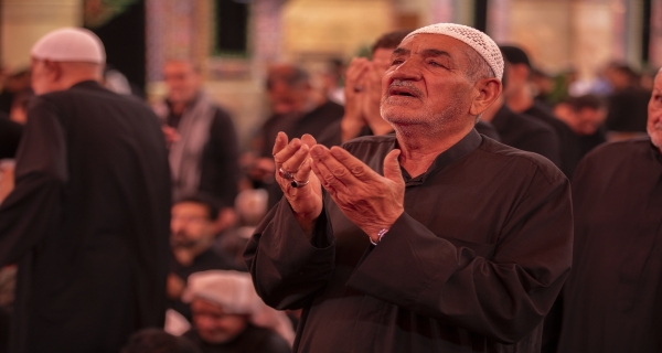 أجواء الزيارة في ليلة الجمعة عند مرقد الإمام الحسين (ع)