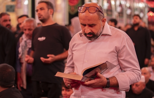 أجواء الزيارة في ليلة الجمعة عند مرقد الإمام الحسين (ع)