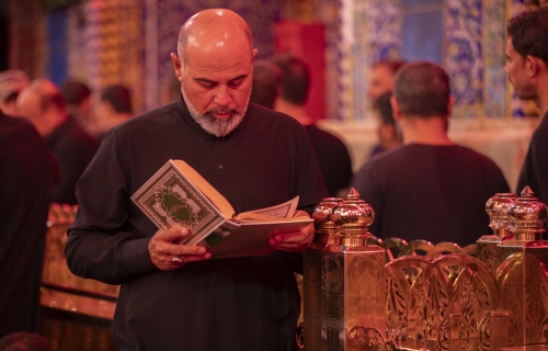 أجواء الزيارة في ليلة الجمعة عند مرقد الإمام الحسين (ع)