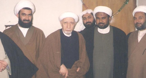 أأبا تُراب وللتُرابِ تفاخُرٌ.. أن كانَ مِن أمشاجهِ لكَ طينُ